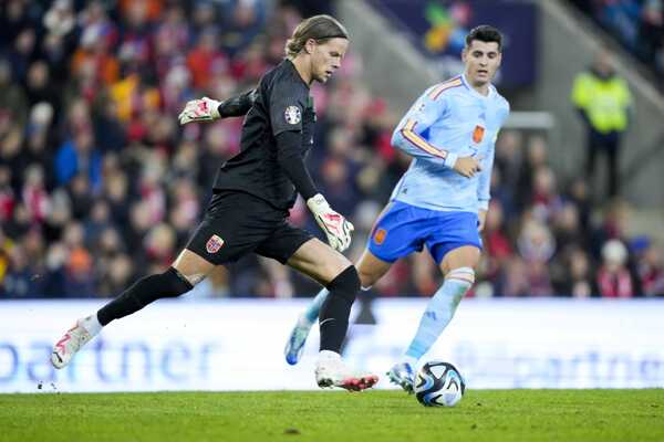 Álvaro Morata a brankár Nórska Örjan Nyland.