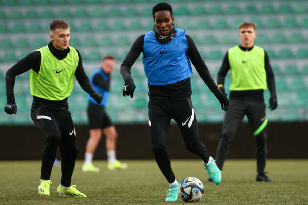 Patrik Myslovič, Samuel Gidi a Dominik Šnajder počas otvoreného tréningu futbalového klubu MŠK Žilina.