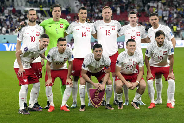 Futbalisti Poľska pózujú pred osemfinále s Francúzskom.