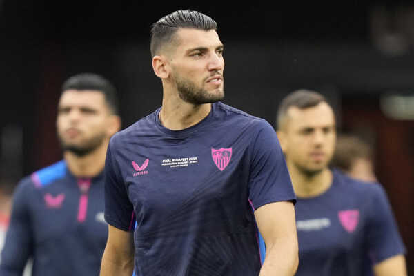 Hráč Valencie Rafael Mir.