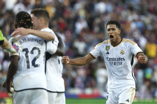 Hráči Realu Madrid sa radujú po góle.