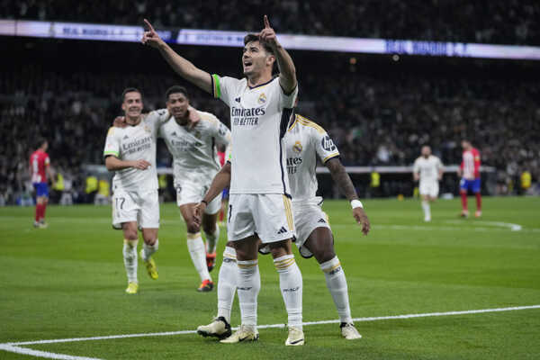 Hráči Realu Madrid oslavujú gól.