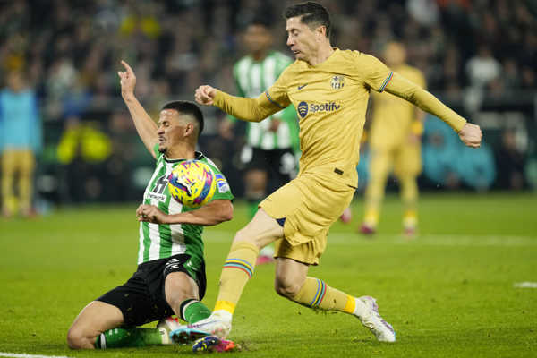 Robert Lewandowski a Luiz Felipe.