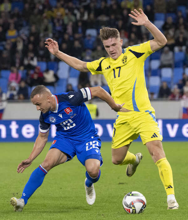 Lobotka v súboji so Švédom Gyökeresom.