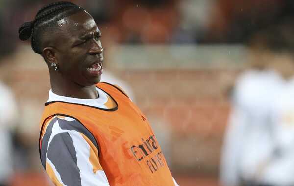 Hráč Realu Madrid Vinícius Júnior počas rozcvičky.