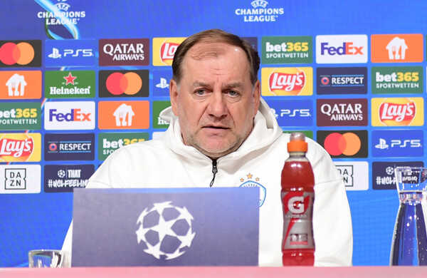 Tréner ŠK Slovan Bratislava Vladimír Weiss st. počas tlačovej konferencie pred zápasom s Bayernom.