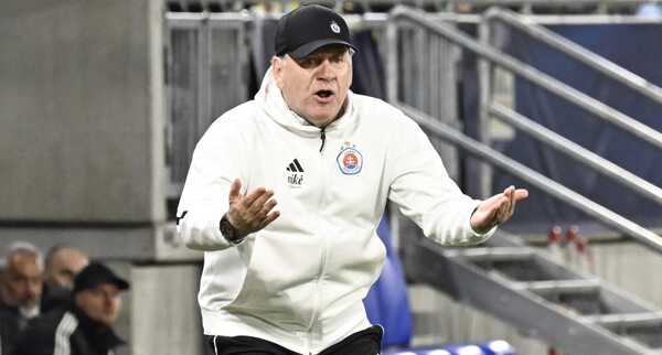 Tréner Slovana Vladimír Weiss.