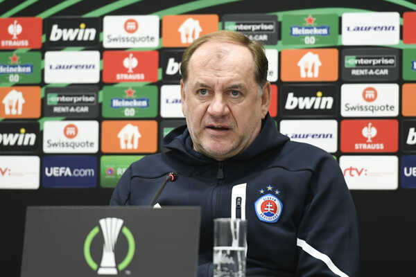 Vladimír Weiss na tlačovej konferencii pred súbojom s Lille.