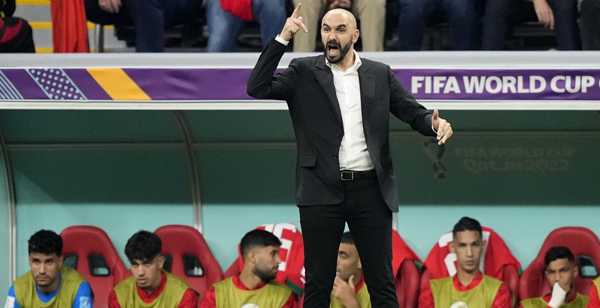 Zúriaci tréner Walid Regragui na lavičke Maroka.