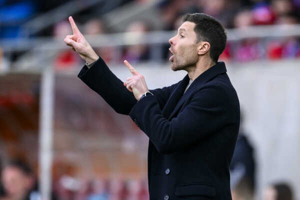 Tréner Leverkusenu Xabi Alonso. Tréner Leverkusenu Xabi Alonso.